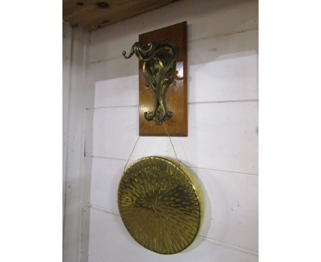 Art-deco style brass bracket/hook on oak plinth with Brass dinner gong, 25cm&nbsp;