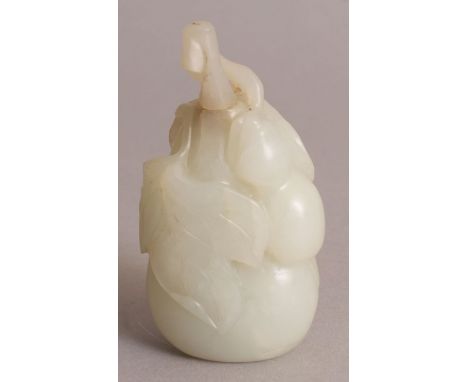 A GOOD 18TH/19TH CENTURY CHINESE CELADON JADE DOUBLE GOURD SNUFF BOTTLE & STOPPER, circa 1800, the sides carved in relief wit