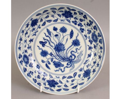 A CHINESE MING STYLE BLUE & WHITE PORCELAIN DISH, of saucer shape, the interior and exterior sides decorated with formal lotu