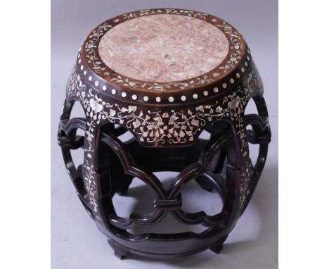 A GOOD 19TH CENTURY CHINESE MOTHER-OF-PEARL INLAID HARDWOOD BARREL STAND, the top inset with a circular marble panel within a