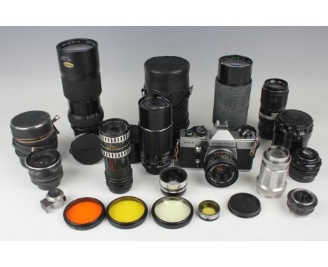 A Praktica MTL 5 camera with Pentacon Auto 1.8/50 lens, and a collection of other lenses, including a Soligor 1:3.5 f=135mm l