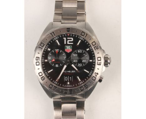 A Tag Heuer Formula 1 quartz stainless steel gentleman's chronograph bracelet wristwatch, the signed black dial with Arabic 1