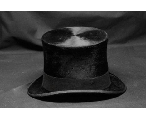 A Lock & Co. gentleman's top hat, internal measurements 20cm x 15.5cm, height 18cm. With leather travelling case and internal