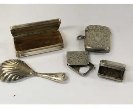 A 19th century continentalparcel gilt  silver snuff box a George III vinaigrette a smalll envelope holder Chester hallmarks a
