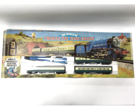 A boxed Hornby 'The World of Thomas The Tank Engine' play set with Gordon. Includes additional model buildings and track.