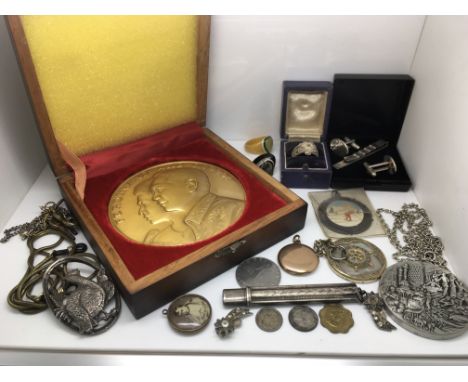 A collection of various items including various rings, a pair of cufflinks, a boxed medallion etc.