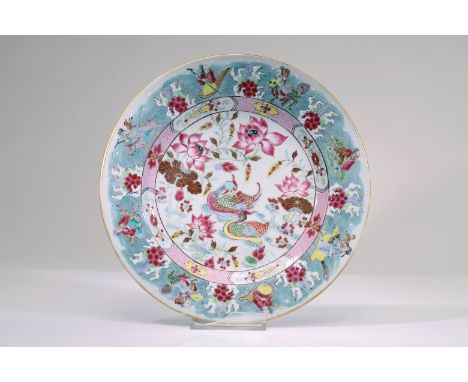 PorcelainChina, Qing Dynasty, Yong Zheng period (1722 - 1735) Dimension: Diameter 21 cmWeight: 396 gramsPorcelain plate decor