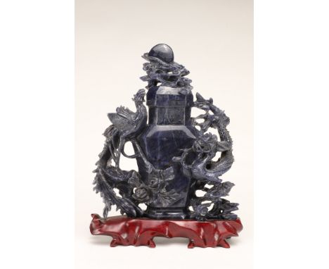 Sapphire carvingChina, made by late Qing's workshop (1820-1911)Dimensions: Height 22,2 cm by 17 cmWeight: 860 gramsA fine vas