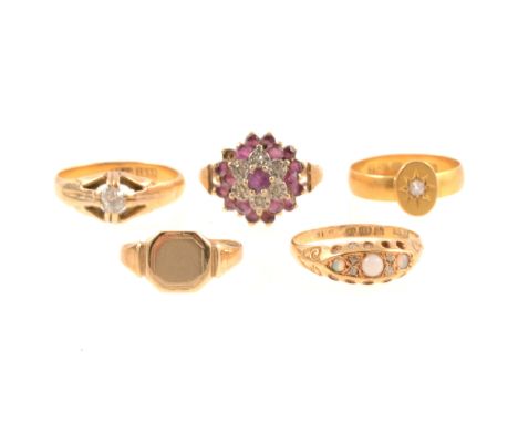 Five gold and gemset rings, a yellow metal ring marked 18ct and 22ct. four double claw set with an old cut diamond, ring size