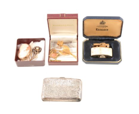 Collection of brooches, an oval carved shell cameo, 38x30mm in a 9 carat yellow gold rope edge brooch mount, Birmingham 1978,