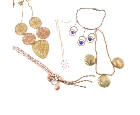 A hand-crafted brass and copper necklace, 60cm; a 1930s gilt metal bead necklace with three scallop shells, screw fastener, 4