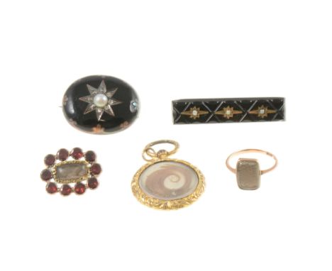 Mourning jewellery, rectangular garnet brooch 20x15mm with closed back setting and woven hair to centre, hair locket 25mm, ro