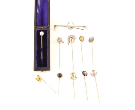 A 9 carat yellow gold and red gemstone fox head stick pin, with original receipt, finial diameter 16mm, overall length 48mm; 