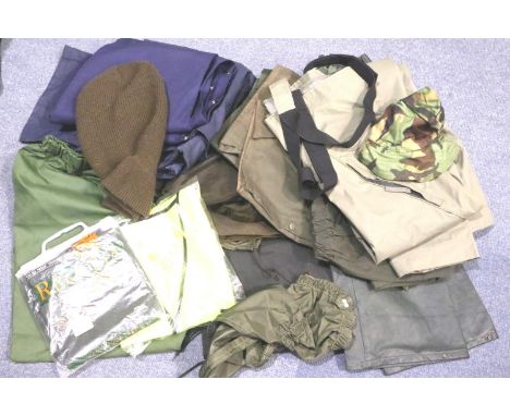 Quantity of fishing/hunting apparel to include waterproofs. P&amp;P Group 2 (£18+VAT for the first lot and £3+VAT for subsequ