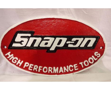 Cast iron Snap on Tools plaque, W: 25 cm. P&amp;P Group 2 (£18+VAT for the first lot and £3+VAT for subsequent lots) 