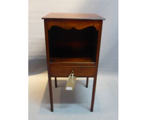 A Georgian mahogany lamp table with single drawer having boxwood inlay. H-76cm W-38cm D37cm