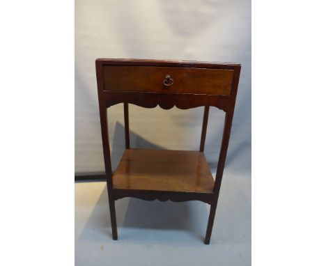 A Georgian style mahogany lamp table. 