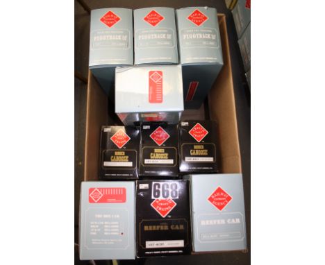 Aristo-Craft/ Railway Express Agency Gauge 1 American Freight stock: comprising two Box cars, Two Reefer cars (Heineken), thr