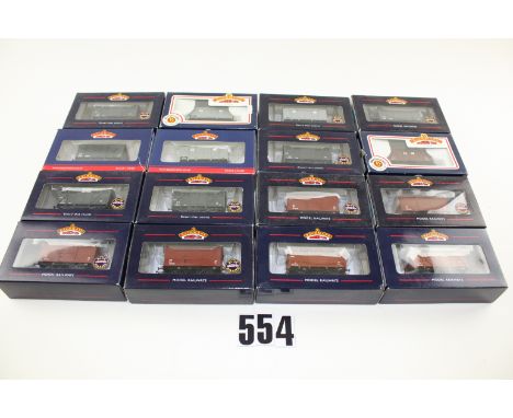 Bachmann OO Gauge GWR and NE freight stock: Ten various GWR vans and six NE vans, all VG, in boxes (boxes F-G) (16)