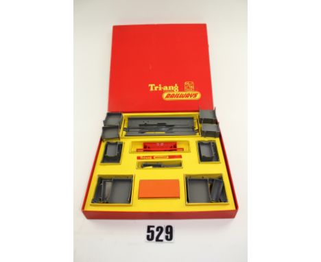 Triang OO gauge R161 Operating Hopper car set: in original box with red hopper car 174421, track connection for Series 2 'sta