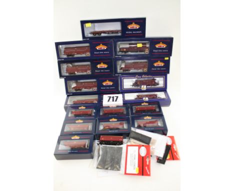 Bachmann and Lima OO Gauge wagons in EWS livery: Five Telescopic hood wagons, one bolster wagon, four MEA mineral wagons (1 u