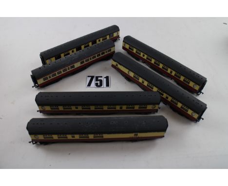 Bachmann 00 Gauge Coaches: rake of six  unboxed ex LNER BR cream and crimson corridor coaches, G-VG (6)