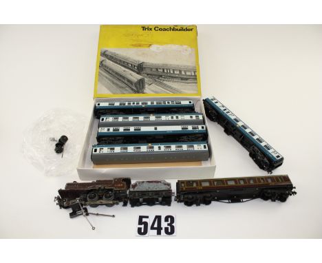 Trix Twin OO Gauge coaches and dismantled locomotive: including a rake of 5 late BR blue/grey plastic coaches (VG), an early 