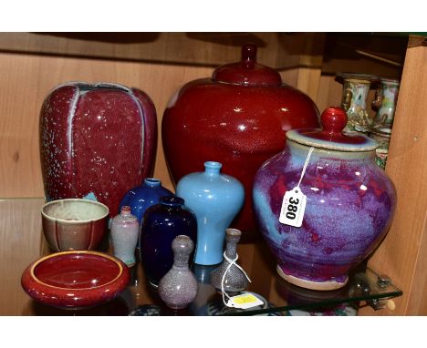 CHINESE STYLE CERAMICS, comprising a Lotus leaf vase, approximate height 18cm (light scratches to the glaze), a globular vase