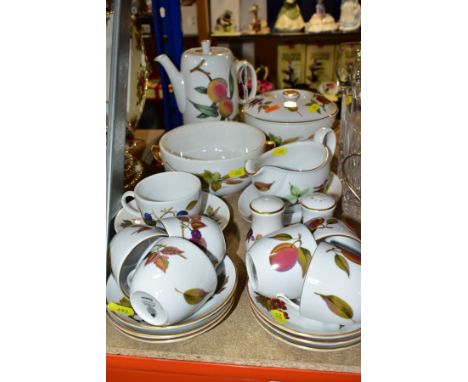 TWENTY ONE PIECES OF ROYAL WORCESTER 'EVESHAM' DINNERWARES, to include two tureens (one missing lid), coffee pot, salt and pe