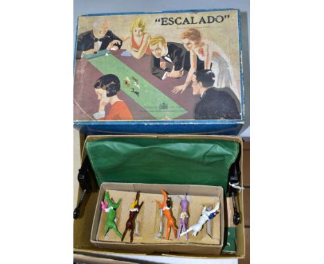 CHAD VALLEY ESCALADO HORSE RACING GAME (1940?), good condition for age apart from one horse (broken leg), and two rubber band