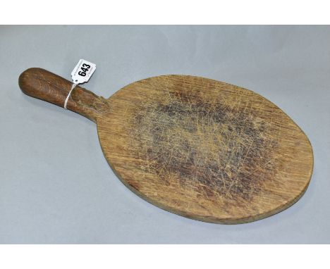 A ROBERT THOMPSON 'MOUSEMAN' CHOPPING BOARD with carved mouse on handle, approximate length 37cm (condition: has been heavily