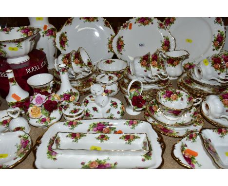 APPROXIMATELY SIXTY PIECES OF ROYAL ALBERT 'OLD COUNTRY ROSES' TEA AND GIFTWARES, to include footed bowl with original box (s