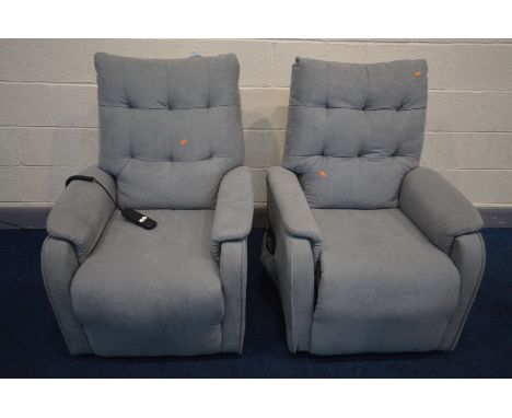 A PAIR OF LIGHT GREY ELECTRIC RISE AND RECLINE ARMCHAIRS (both PAT pass and working) (condition - one armchair with faulty ar