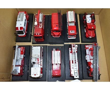 A COLLECTION OF DEL PRADO FIRE ENGINE MODELS, assorted scales, majority still attached to bases, some with minor damage/missi