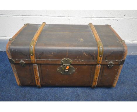 A VINTAGE WOODEN BOUNDED TRAVELLING TRUNK, with an internal tray, width 71cm x depth 47cm x height 38cm