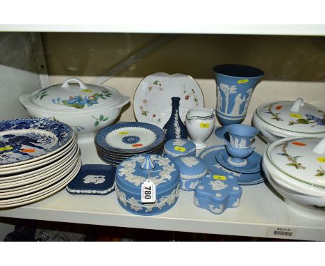 THIRTY FOUR PIECES OF WEDGWOOD DINNERWARES AND GIFTWARES to include two 'Blue Delphi' tureens, six 'Lynn' tea plates, 'Wild S