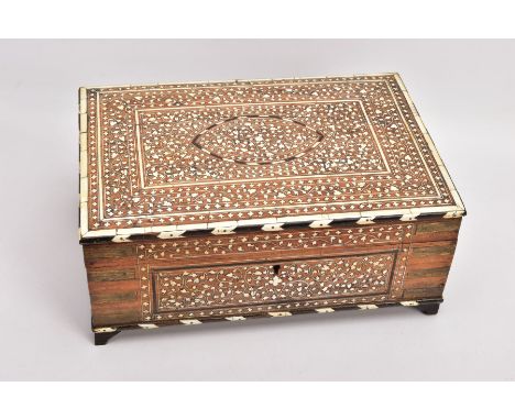 A LATE 19TH CENTURY/EARLY 20TH CENTURY ANGLO - INDIAN INLAID HARDWOOD RECTANGULAR WORK/DRESSING BOX, the exterior inlaid with