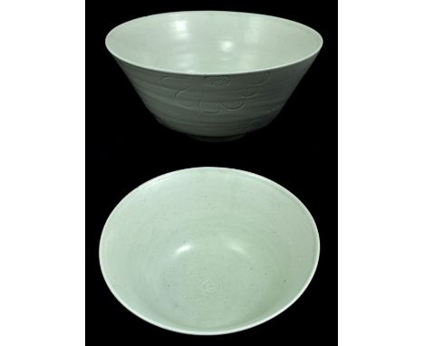 WILLIAM MARSHALL (1923-2007) for Leach Pottery; a large porcelain bowl covered in celadon glaze, incised floral pattern to ex