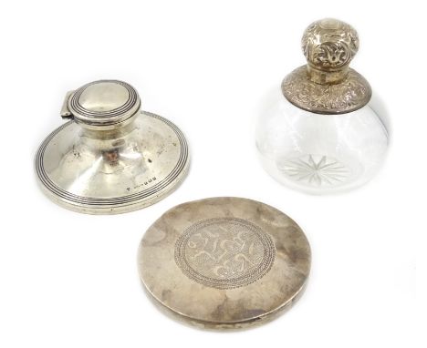 Silver mounted scent bottle with silver screw top, glass stopper, star cut base and acanthus leaf decoration by David & Lione