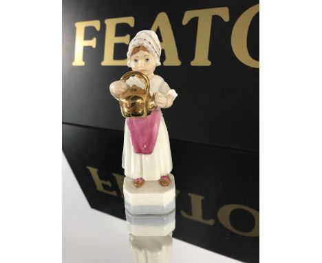 ROYAL WORCESTER FIGURINE POLLY PUT THE KETTLE ON, NO.3303 GOLD COLOUR KETTLE.