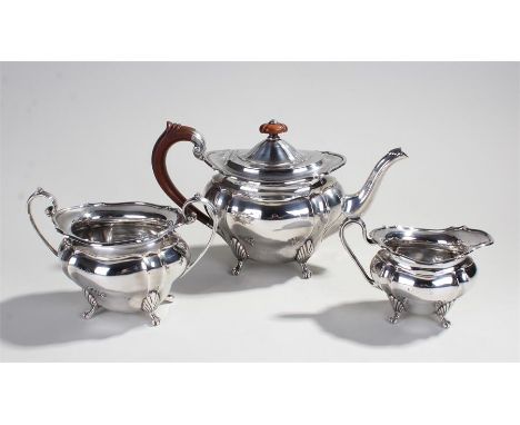 George VI silver three piece tea service, Sheffield 1941, maker William Suckling, to include a teapot, milk jug and sugar bow
