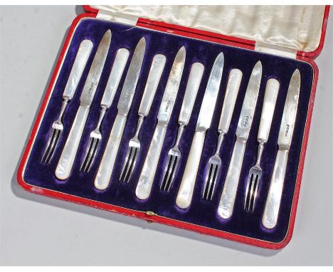Edward VII cased set of silver and mother of pearl fruit knives and forks, Sheffield 1907, maker John Sutter, to include six 