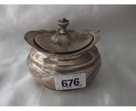 Small boat shaped tea caddy with hinged cover,  3" long Shef 1912 by HW 110g.     