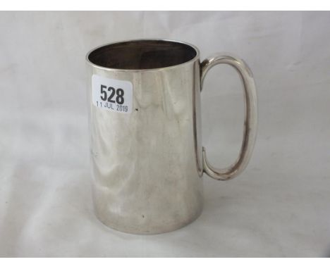 Pint mug with glazed panel to base, Lon 1900 by  TB         