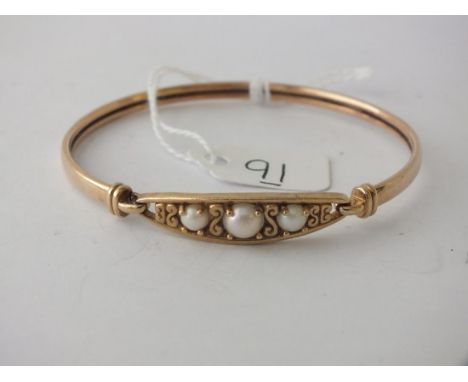 9ct and pearl bangle 8.5g inc      