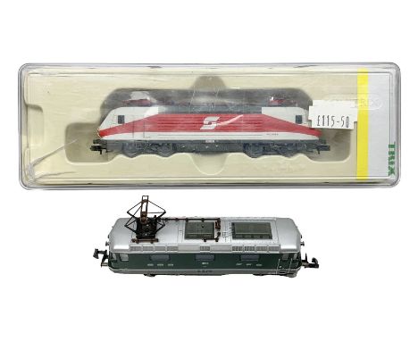 Trix Minitrix 'N' gauge - two locomotives - No.12170 E-LOK REIHE 1012 EP.V; boxed; and SBB CFF/FFS single pantograph No.11153