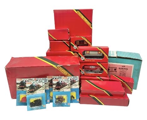 Hornby '00' gauge - R004 Suburban Station, R576 Tunnel, R146 Modern Engine Shed, R629 Level Crossing, R203 Signal Gantry Kit,