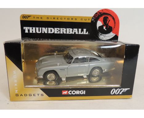 CORGI - 007 Thunderball Aston Martin DB5 in display box ++model mint box good