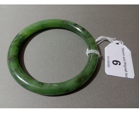 A nephrite jade bangle, diameter 7cm, wt. 33.9g. 