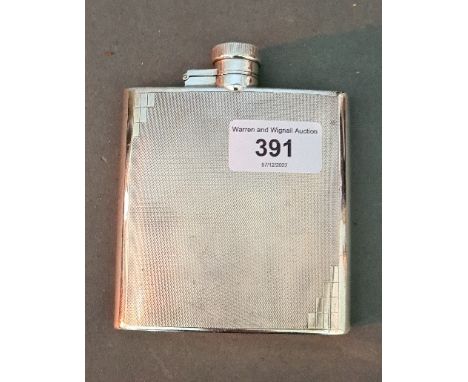 A hallmarked silver Art Deco style hip flask, Goldsmiths and Silversmiths Co. 